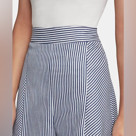 BCBG MAXAZRIA High Waisted Striped Shorts size XS, fits 27” waist - Picture 3 of 6